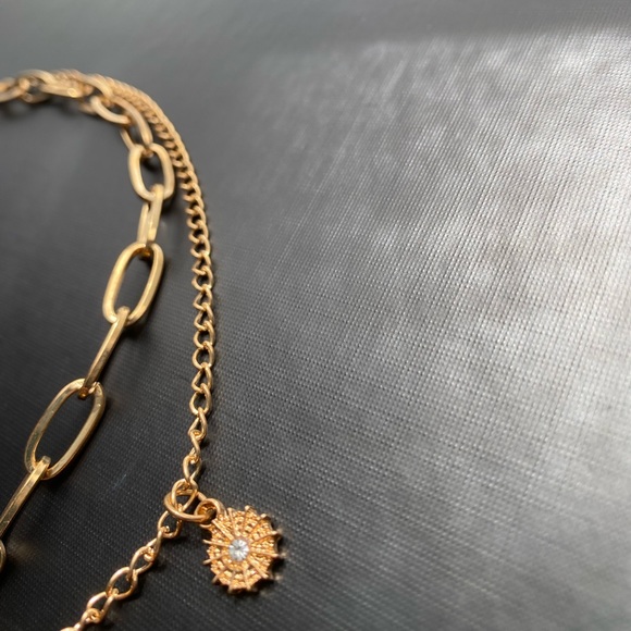 Gold overlapping necklaces - Picture 3 of 3